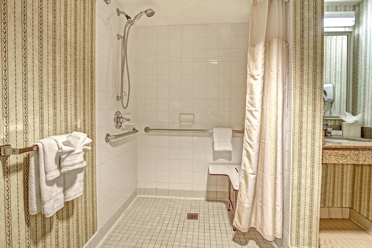One King Mobility/Herring Accessible with Tub  at Hilton Garden Inn Nashville Airport