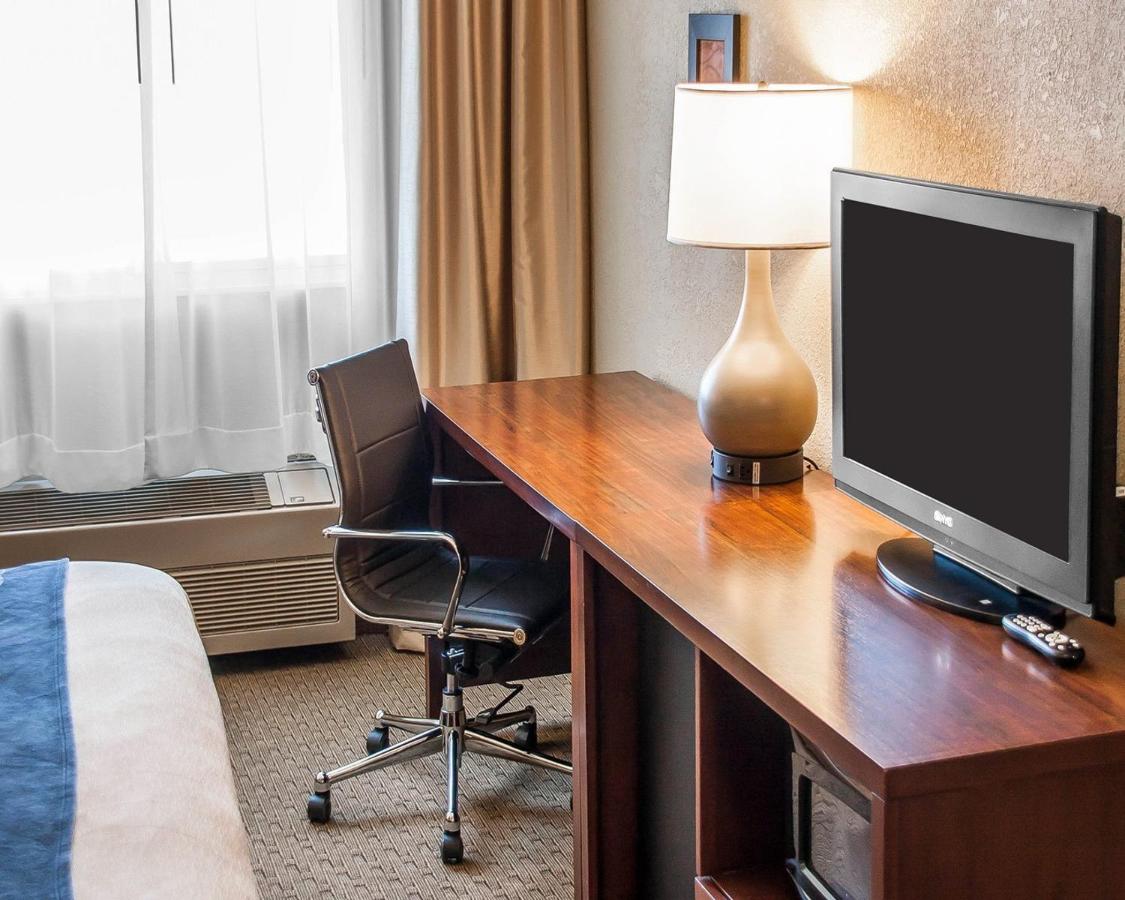 King Room - Non-Smoking at Comfort Inn Fergus Falls