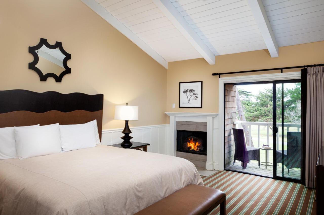 Standard King Room with Fireplace at Lighthouse Lodge And Cottages