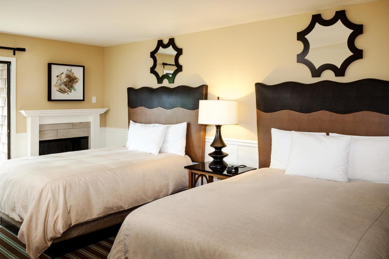 Standard Room with Two Double Beds with Fireplace at Lighthouse Lodge And Cottages