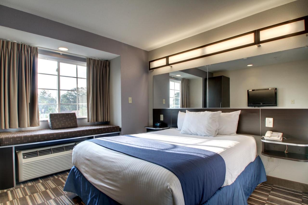Queen Room - Disability Access/Non-Smoking at Microtel Inn & Suites by Wyndham Tuscaloosa/Near University