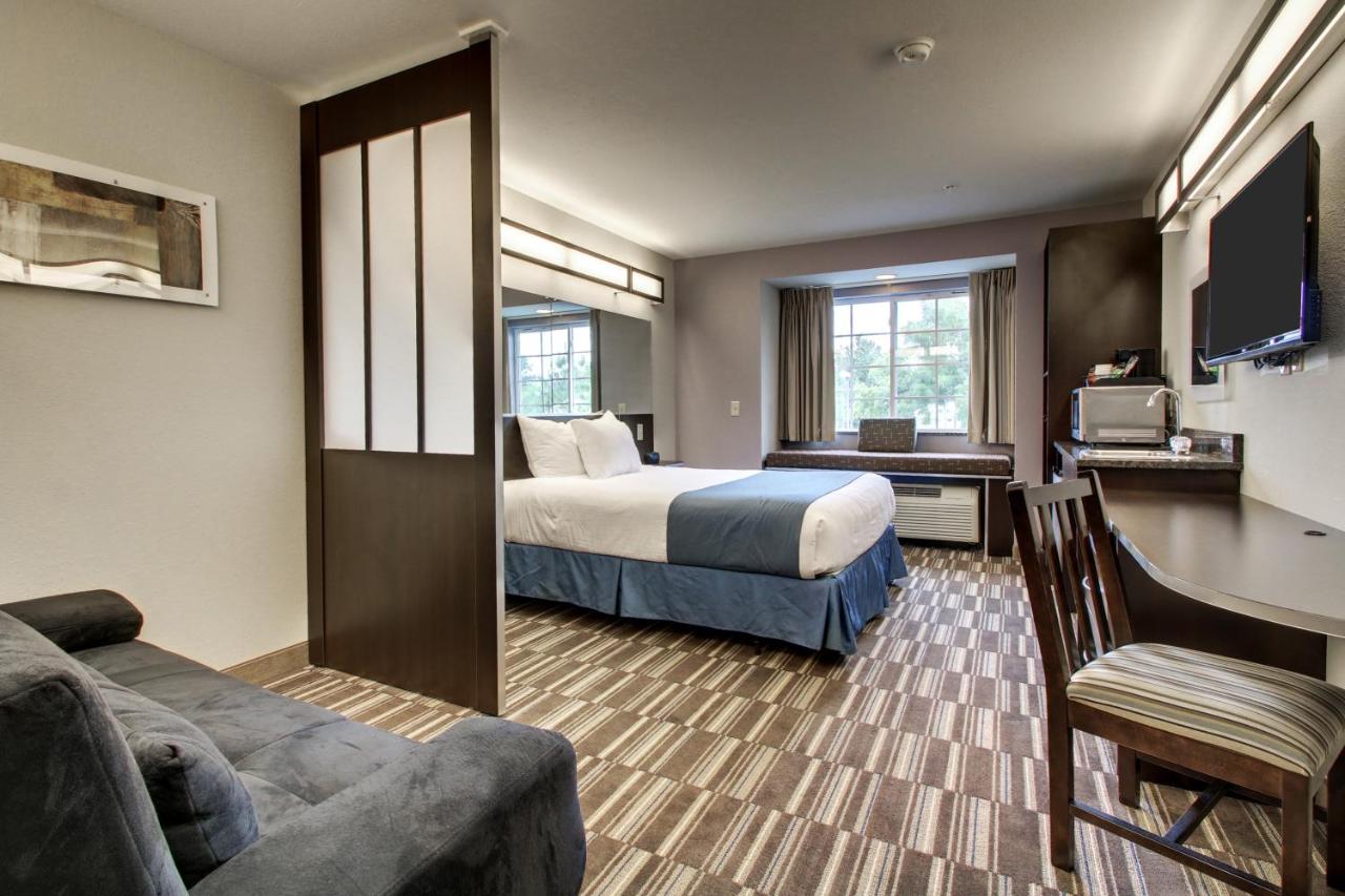 Queen Studio Suite - Mobility Access/Non-Smoking at Microtel Inn & Suites by Wyndham Tuscaloosa/Near University