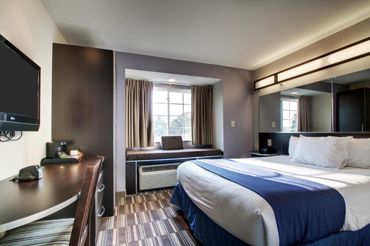 Queen Room - Disability Access/Non-Smoking at Microtel Inn & Suites by Wyndham Tuscaloosa/Near University