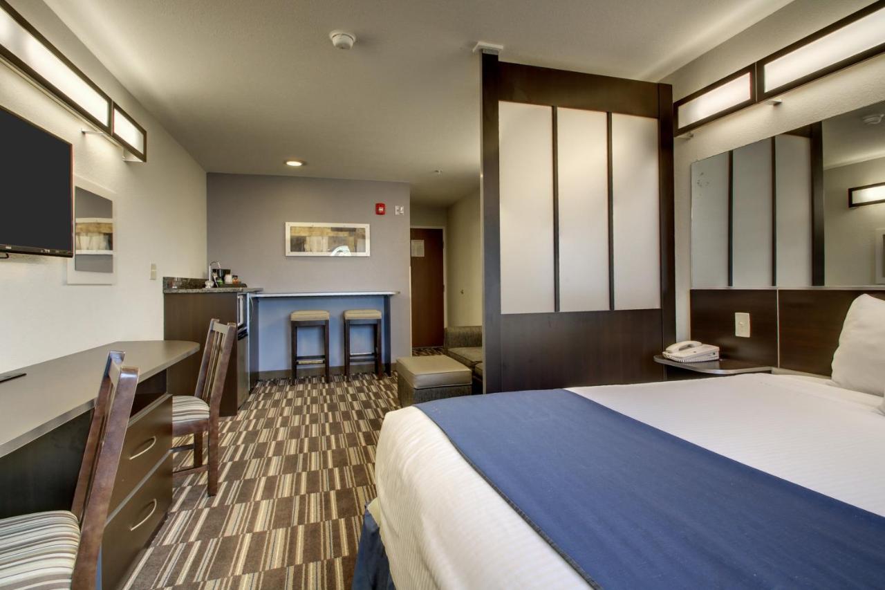 Queen Studio Suite - Non-Smoking at Microtel Inn & Suites by Wyndham Tuscaloosa/Near University
