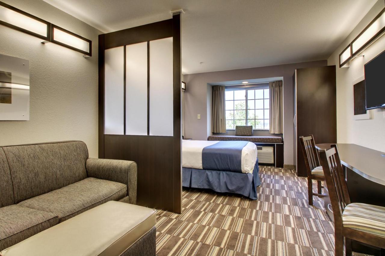 Queen Studio Suite - Non-Smoking at Microtel Inn & Suites by Wyndham Tuscaloosa/Near University