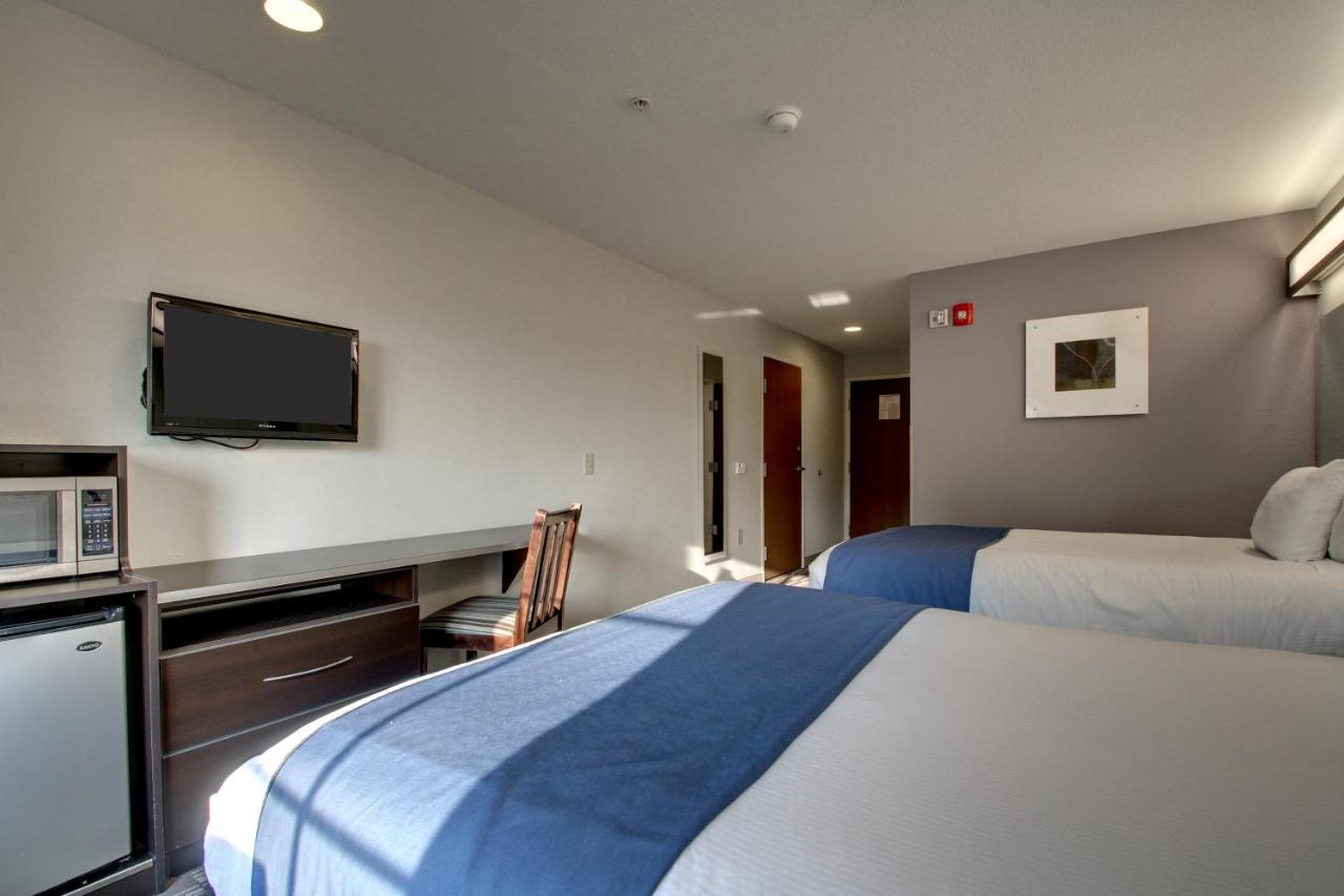Queen Room with Two Queen Beds - Disability Access/Non-Smoking at Microtel Inn & Suites by Wyndham Tuscaloosa/Near University