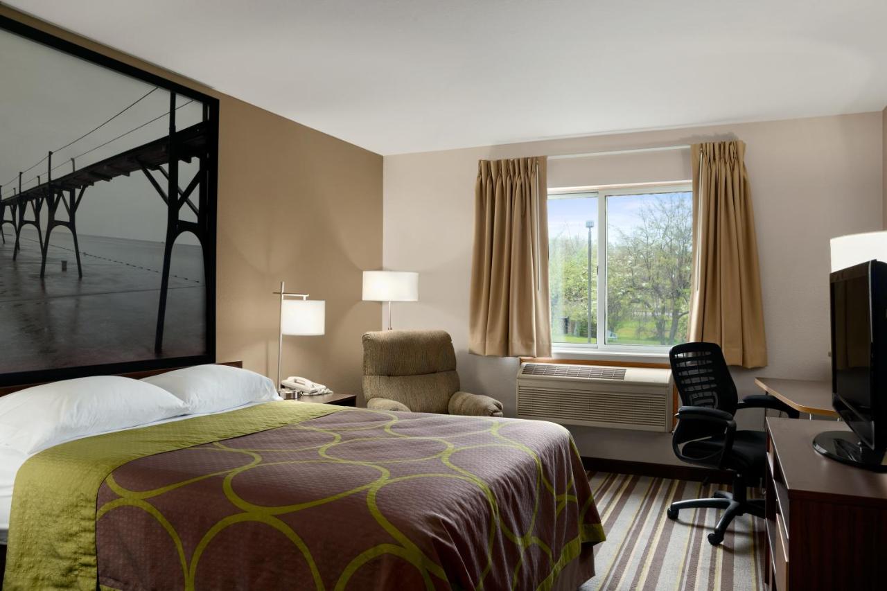 Queen Room - Non-Smoking at Super 8 by Wyndham Manistee