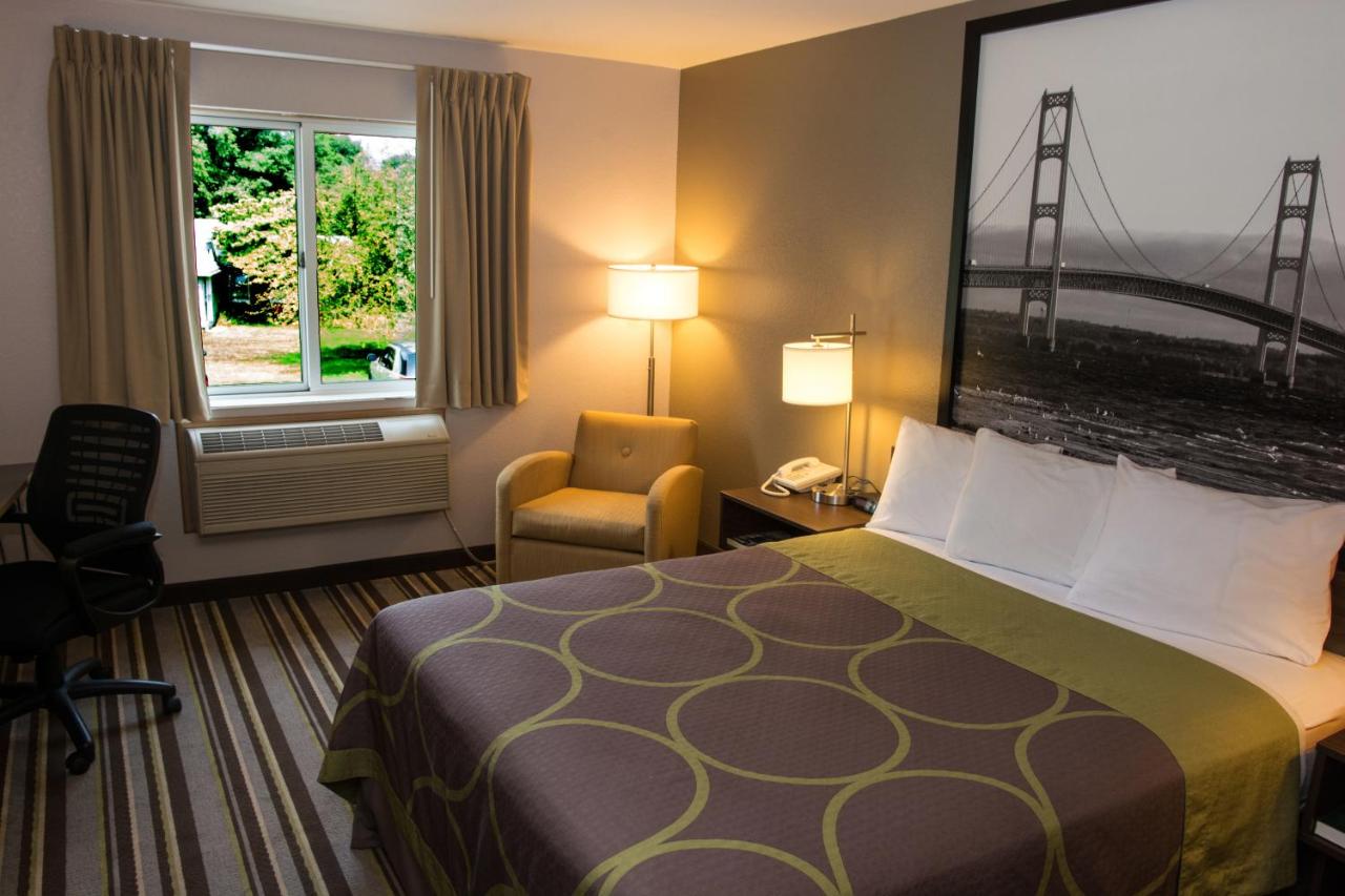 Queen Room - Non-Smoking at Super 8 by Wyndham Manistee