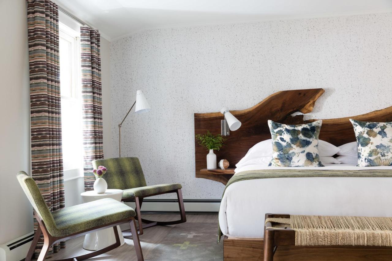 Deluxe King Room at Field Guide Lodge