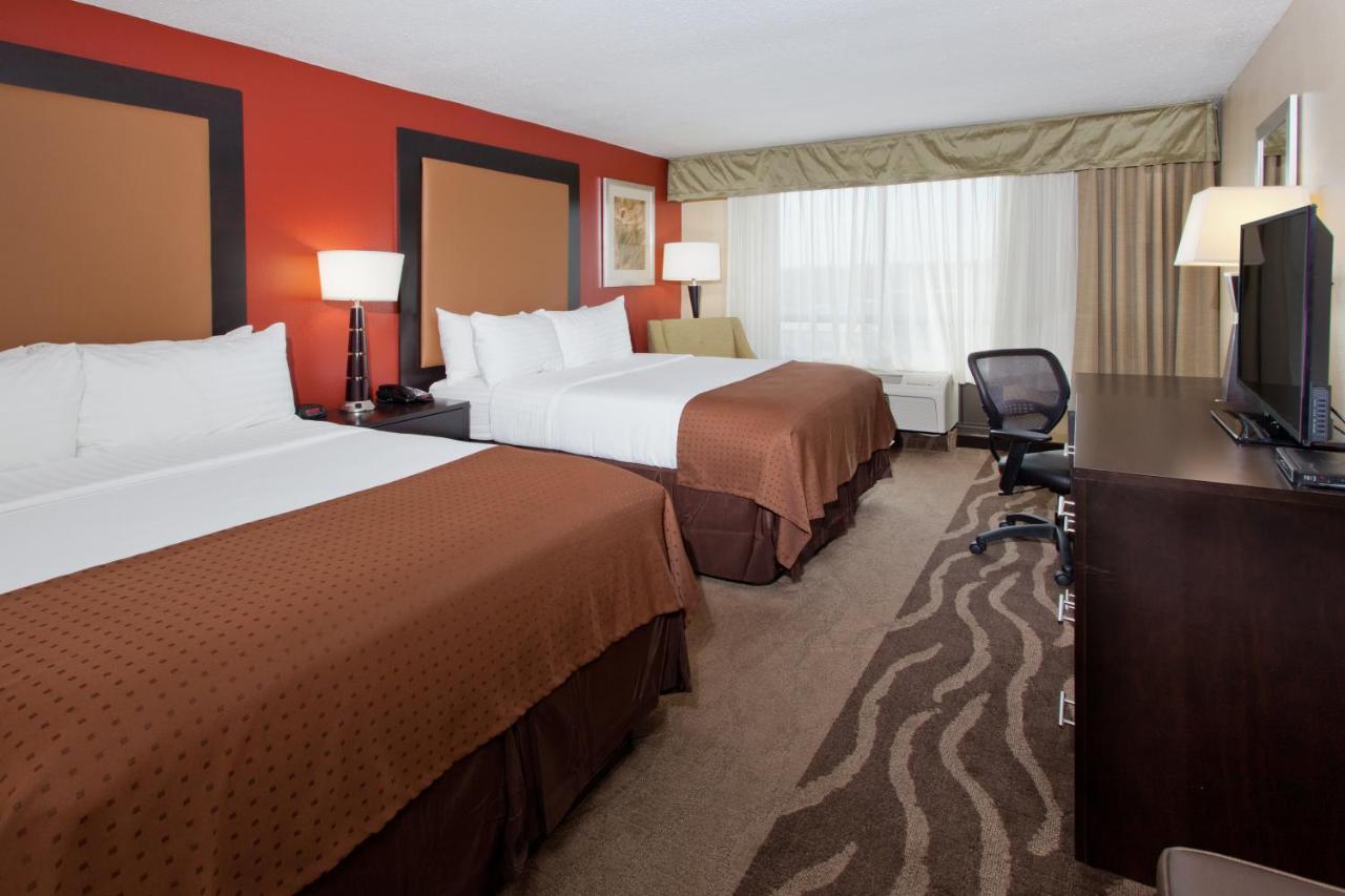 Queen Room - Disability Access Hearing Accessible at Holiday Inn Shreveport Downtown by IHG