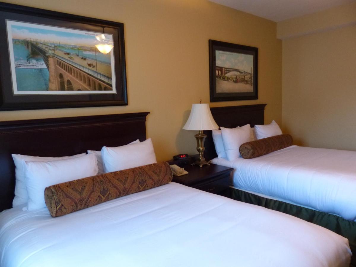 Deluxe Queen Room with Two Queen Beds - Non-Smoking at Missouri Athletic Club