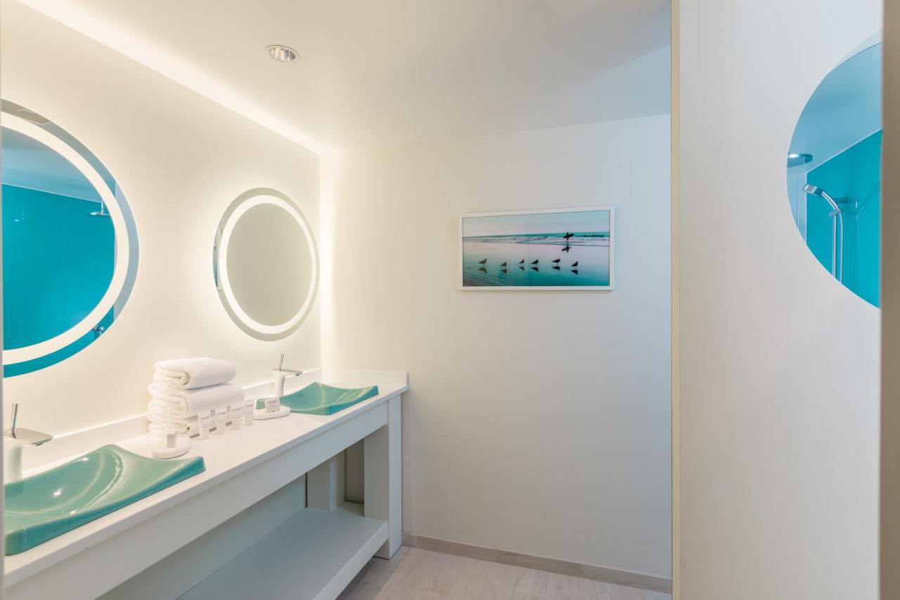 Deluxe Suite with Sea View at The Break Hotel