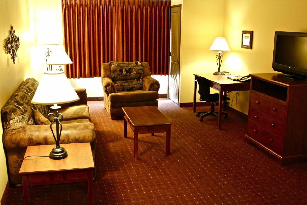 Deluxe Two Bedroom Suite at Arbuckle Lodge