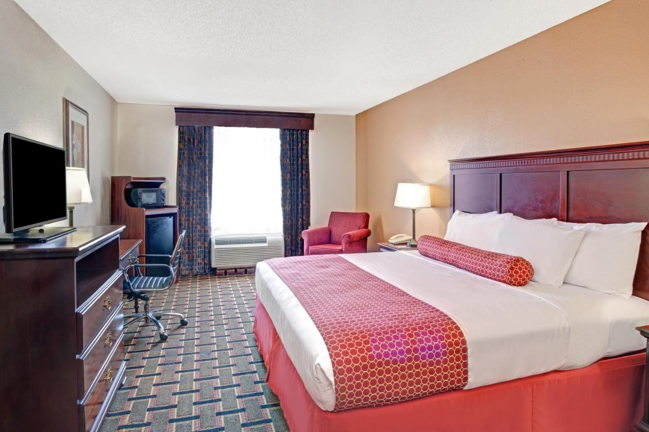 King Room - Disability Access - Non-Smoking at Baymont by Wyndham Kennesaw
