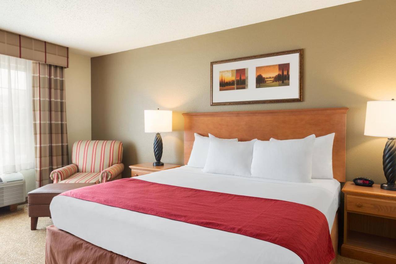 King Room - Non-Smoking at Country Inn & Suites by Radisson, Davenport - Quad Cities