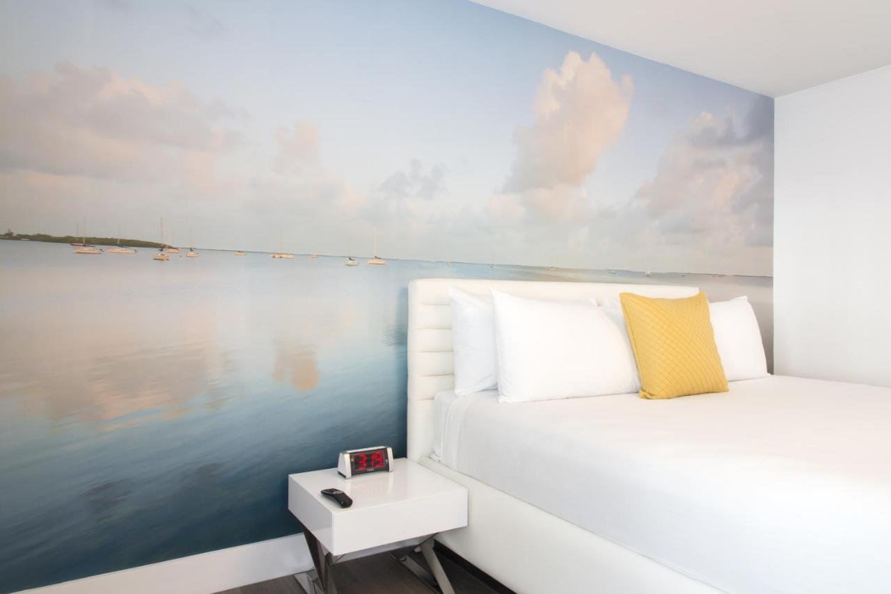 Deluxe King Room at President Hotel Villa