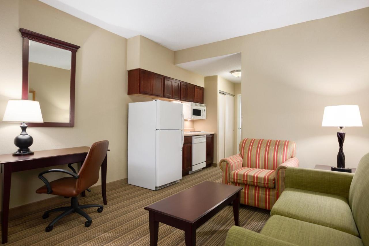 Queen Suite with Kitchen - Disability Access/Non-Smoking at Country Inn & Suites by Radisson, Ithaca, NY