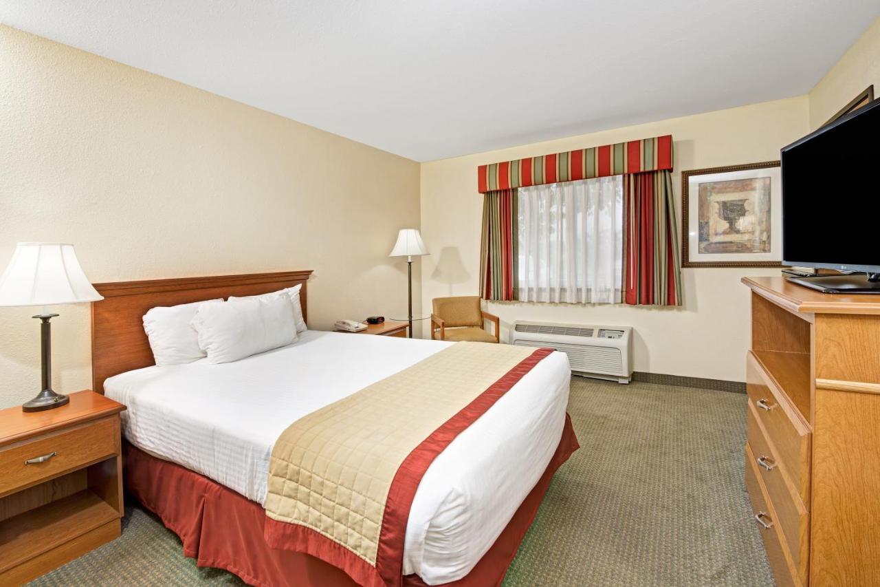 King Room - Non-Smoking at Baymont by Wyndham Indianapolis