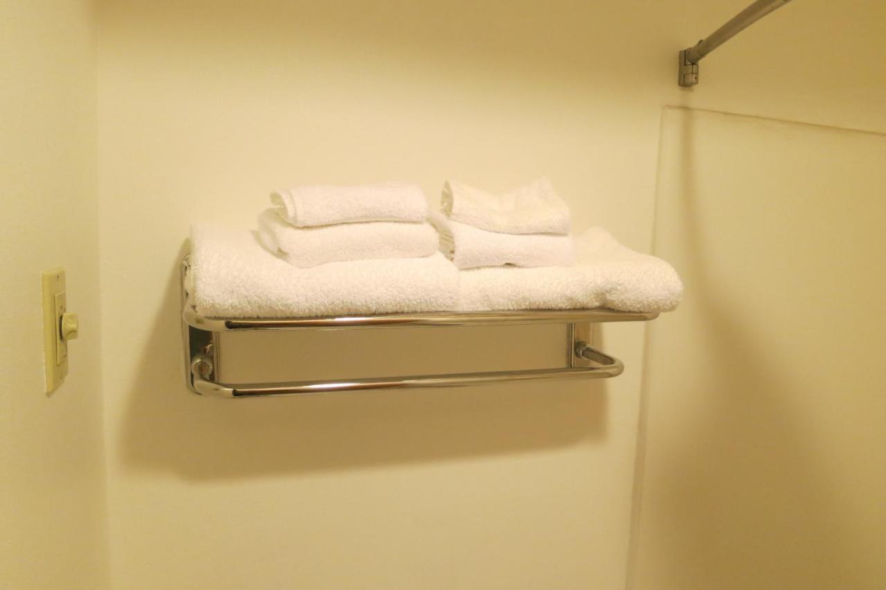 King Room with Spa Bath at Bay City Inn