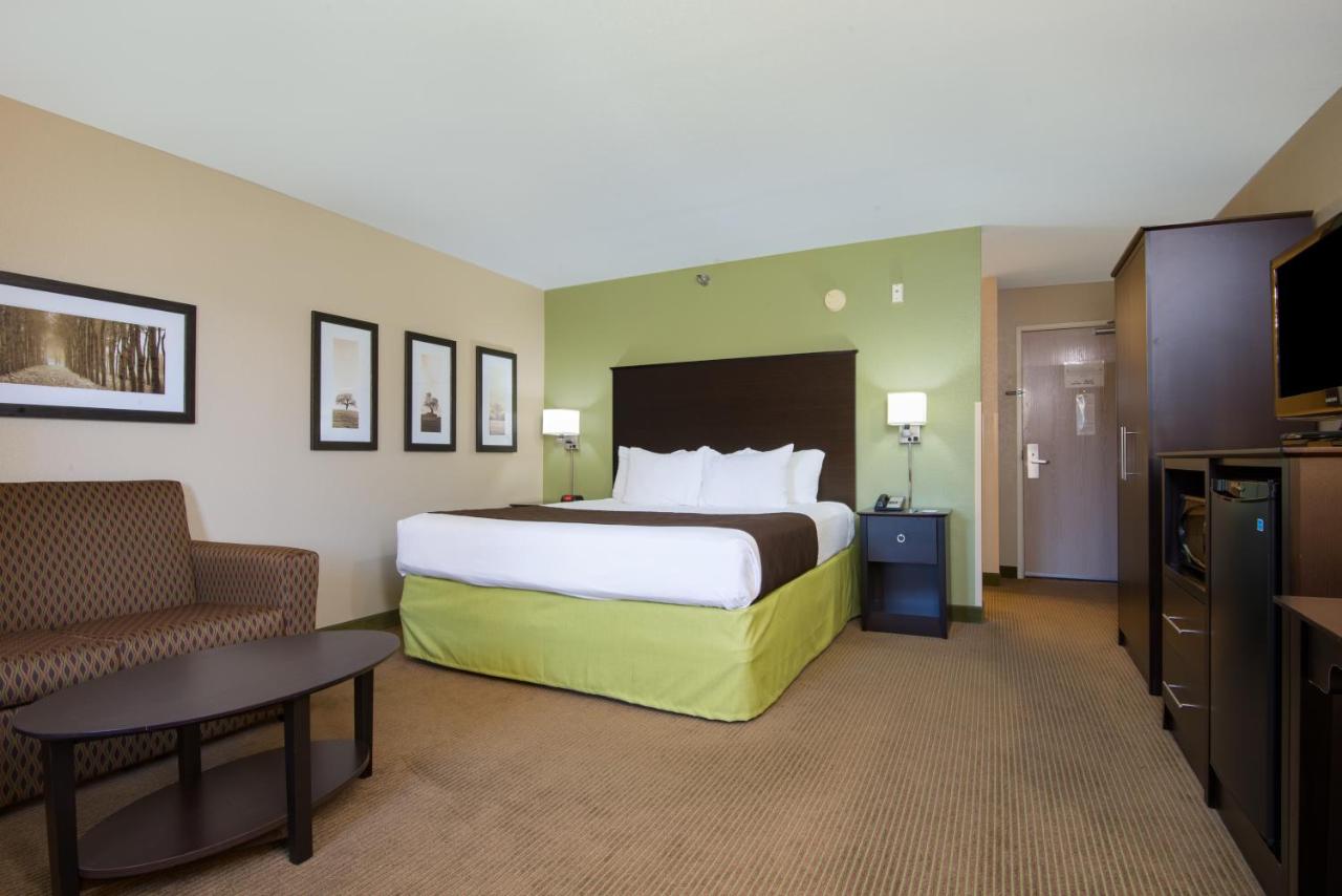 Deluxe King Room - Non-Smoking/2nd Floor at AmericInn by Wyndham Okoboji