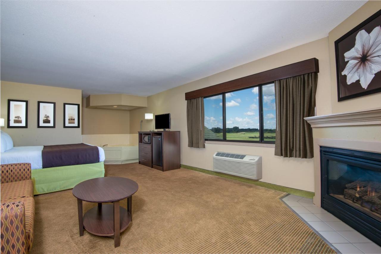 Deluxe King Studio Suite - Non-Smoking/2nd Floor at AmericInn by Wyndham Okoboji