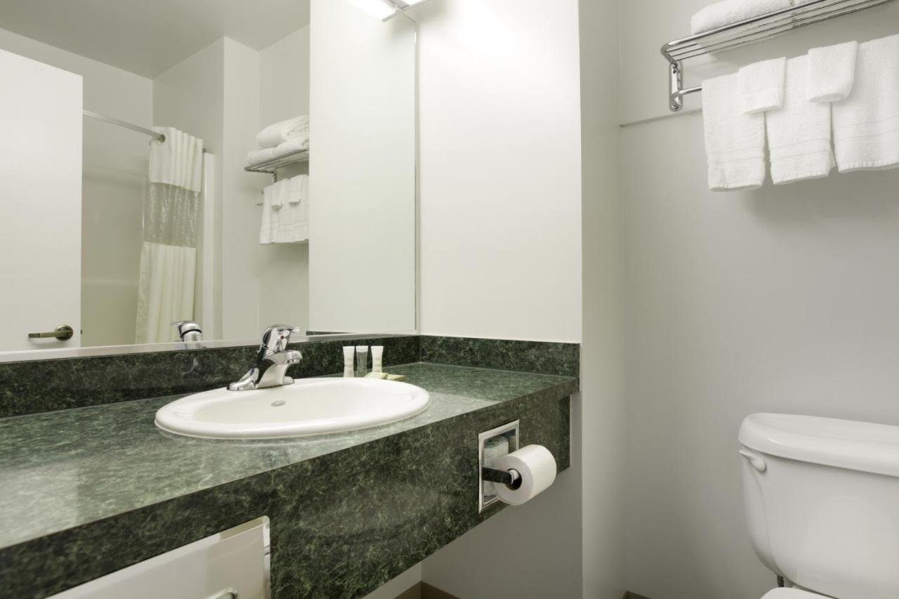 Queen Room with Two Queen Beds - Non-Smoking at Super 8 by Wyndham Central Pt Medford