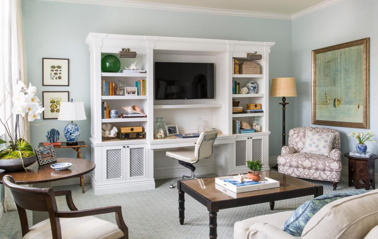 One-Bedroom King Suite with Sofa Bed at Casa Del Mar