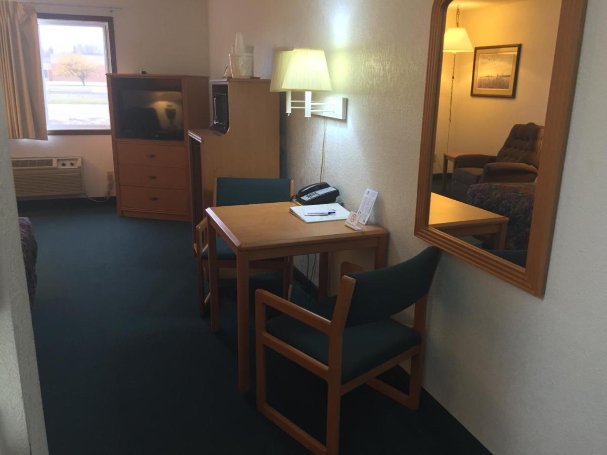 Deluxe King Room at StayInn - Grand Forks