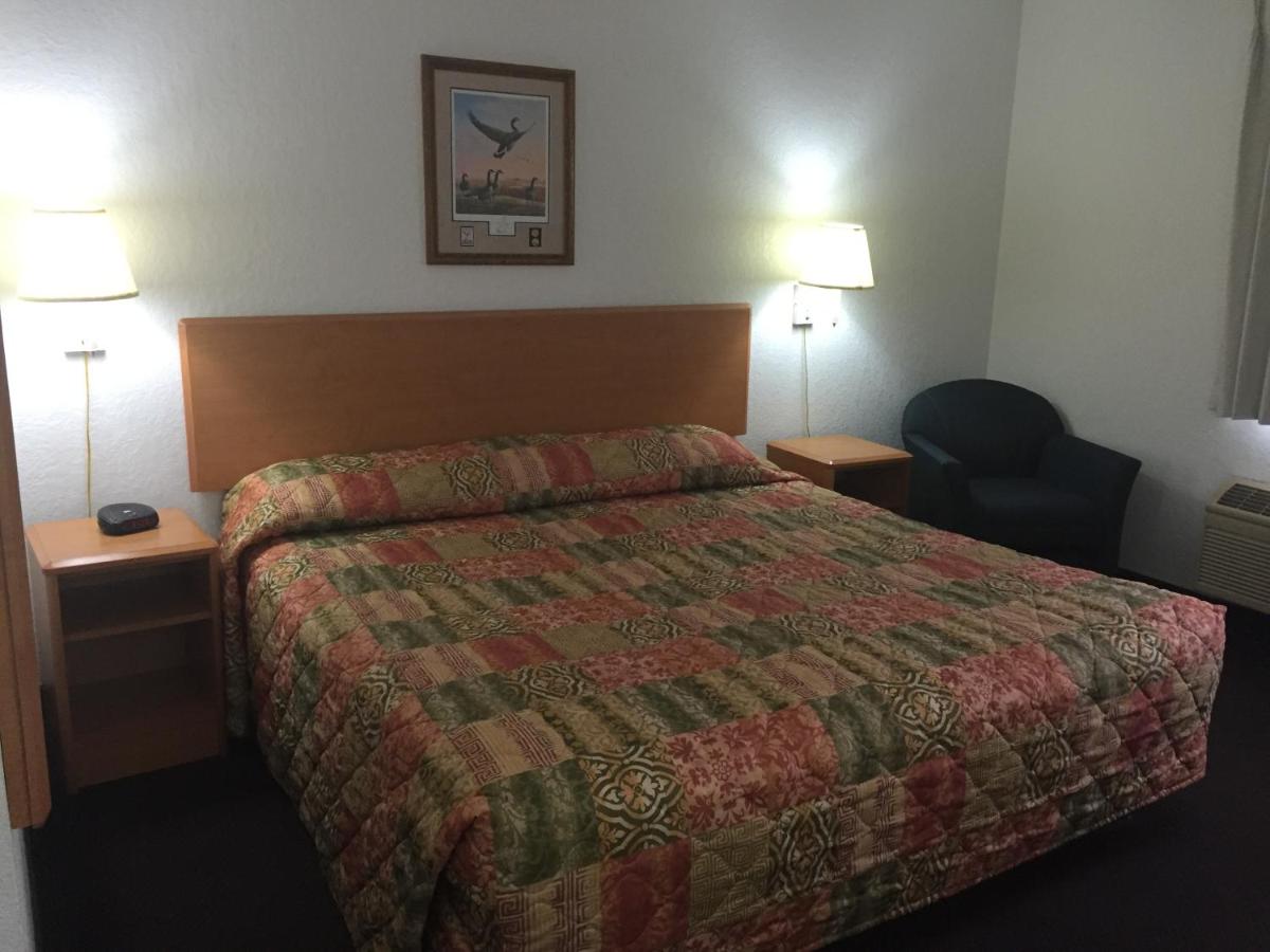 King Room - Non-Smoking at StayInn - Grand Forks