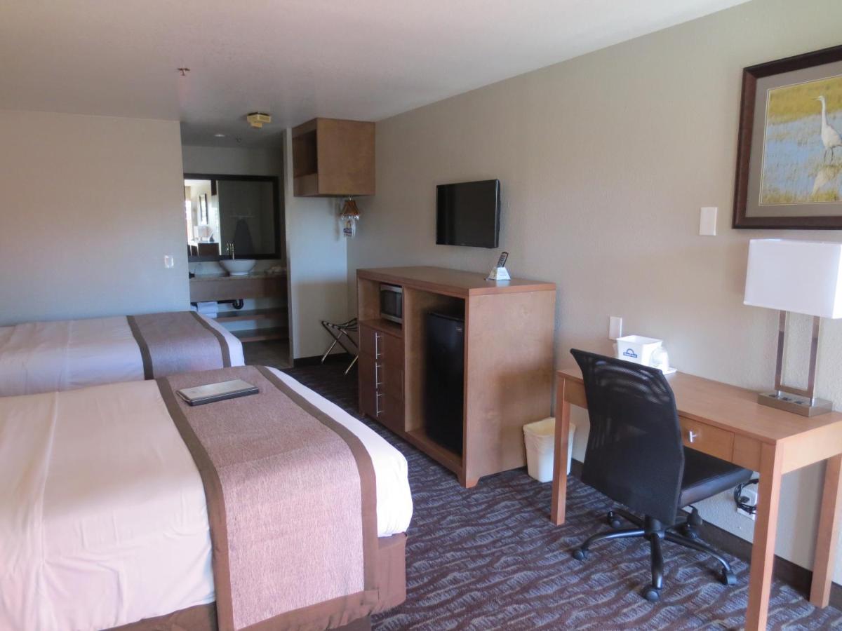 Queen Room with Two Queen Beds - Non-Smoking at Days Inn & Suites by Wyndham Arcata