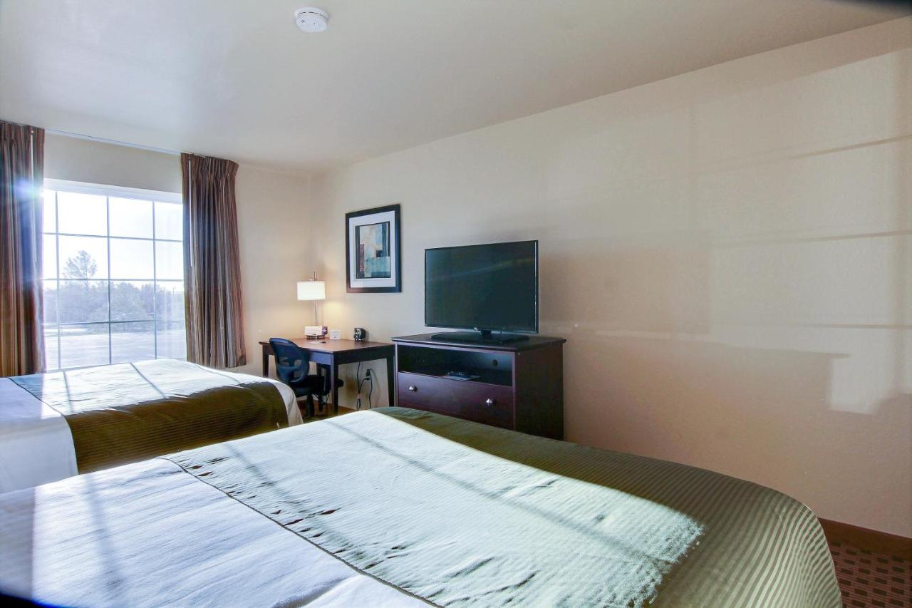 Deluxe Queen Room at Cobblestone Hotel & Suites - Beulah