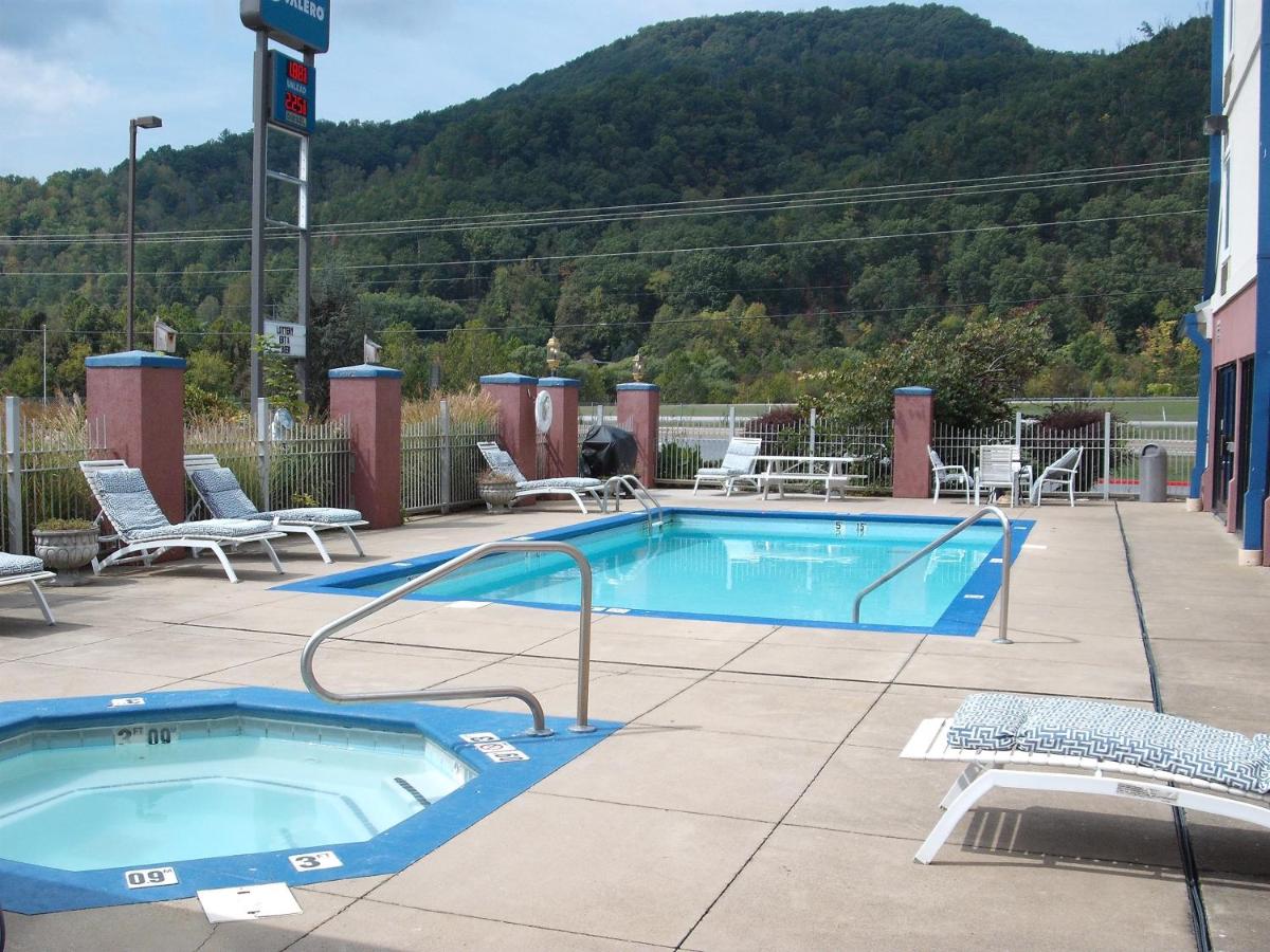 King Room with Mountain View - Non smoking at Mountain Inn & Suites