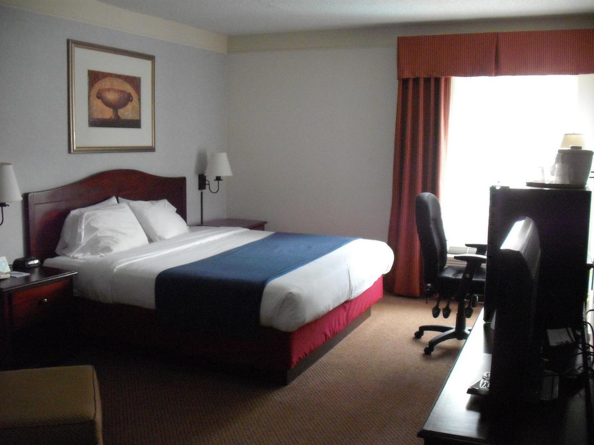 King Room with Mountain View - Non smoking at Mountain Inn & Suites