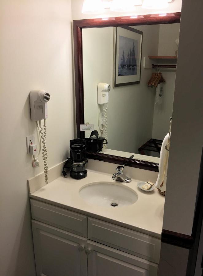 Queen Room with Two Queen Beds - First Floor - Dog Friendly Room at Camden Riverhouse Hotel