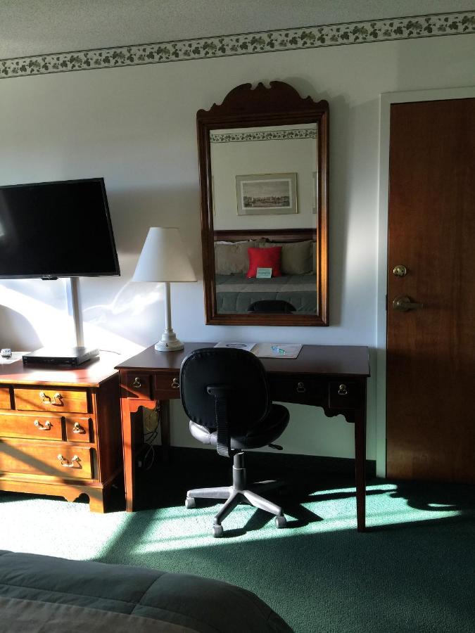 King Room- Third Floor at Camden Riverhouse Hotel