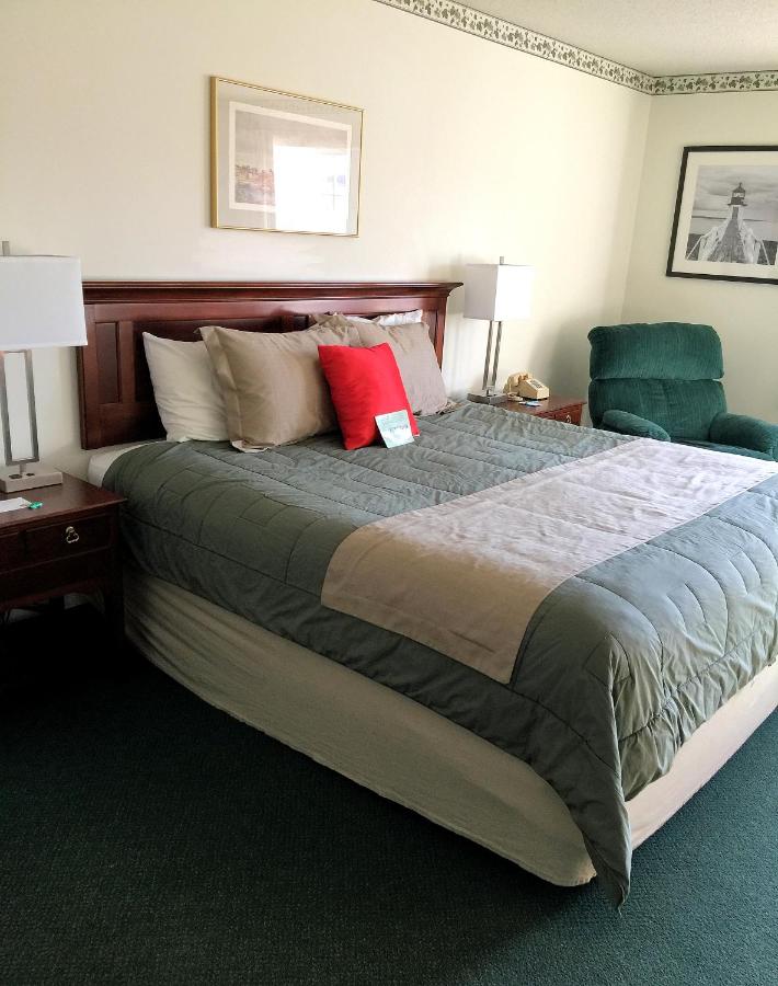 King Room- Third Floor at Camden Riverhouse Hotel