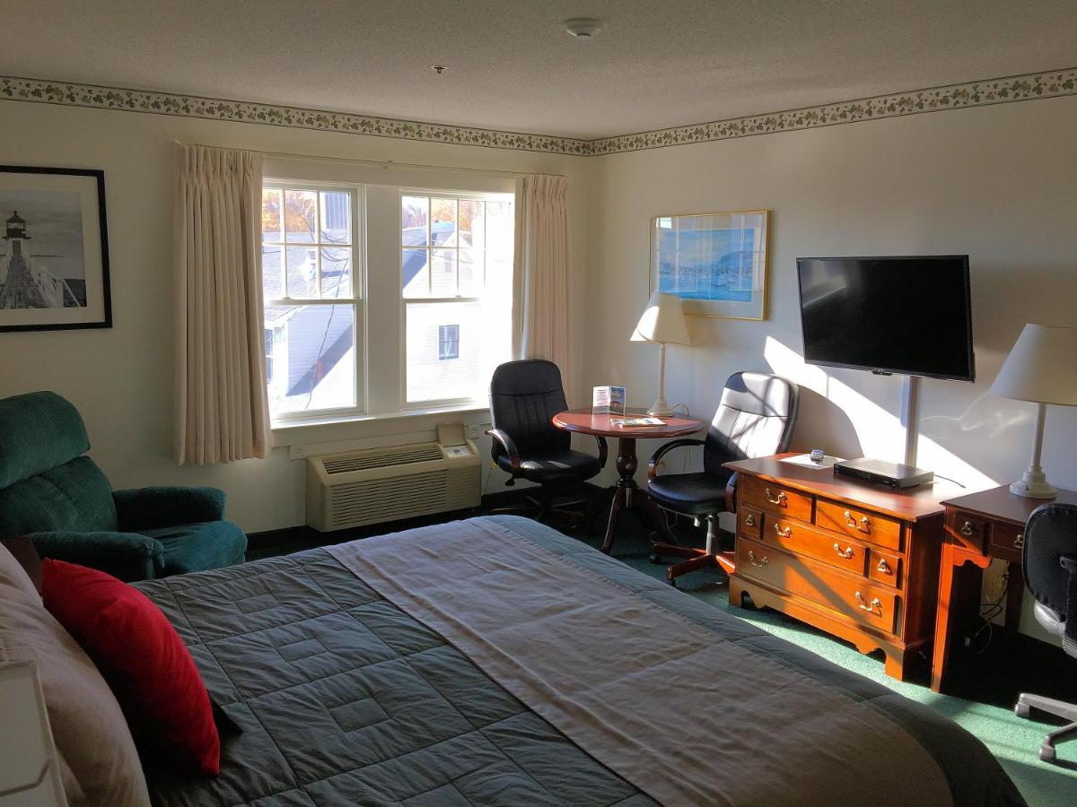 King Room- Third Floor at Camden Riverhouse Hotel