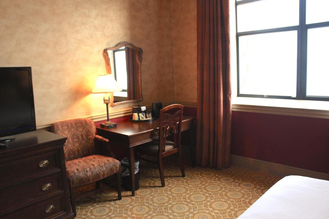 King Room - River View at Roberts Riverwalk Urban Resort Hotel