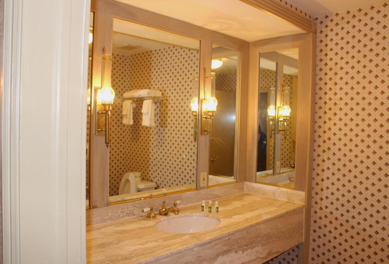 King Room - River View at Roberts Riverwalk Urban Resort Hotel