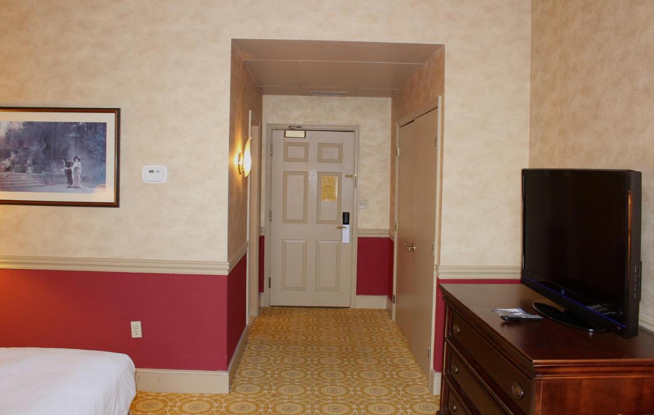 King Room - River View at Roberts Riverwalk Urban Resort Hotel