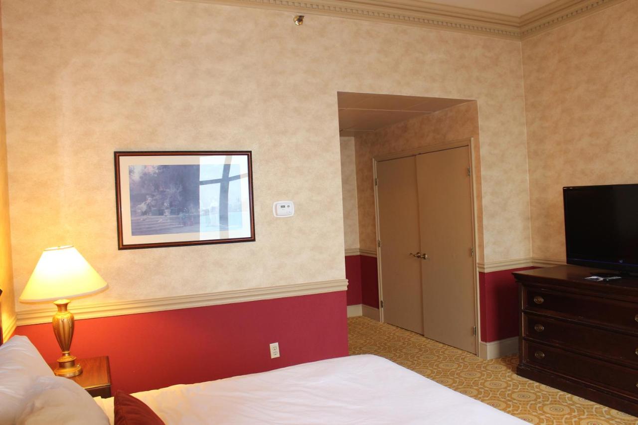 King Room - River View at Roberts Riverwalk Urban Resort Hotel