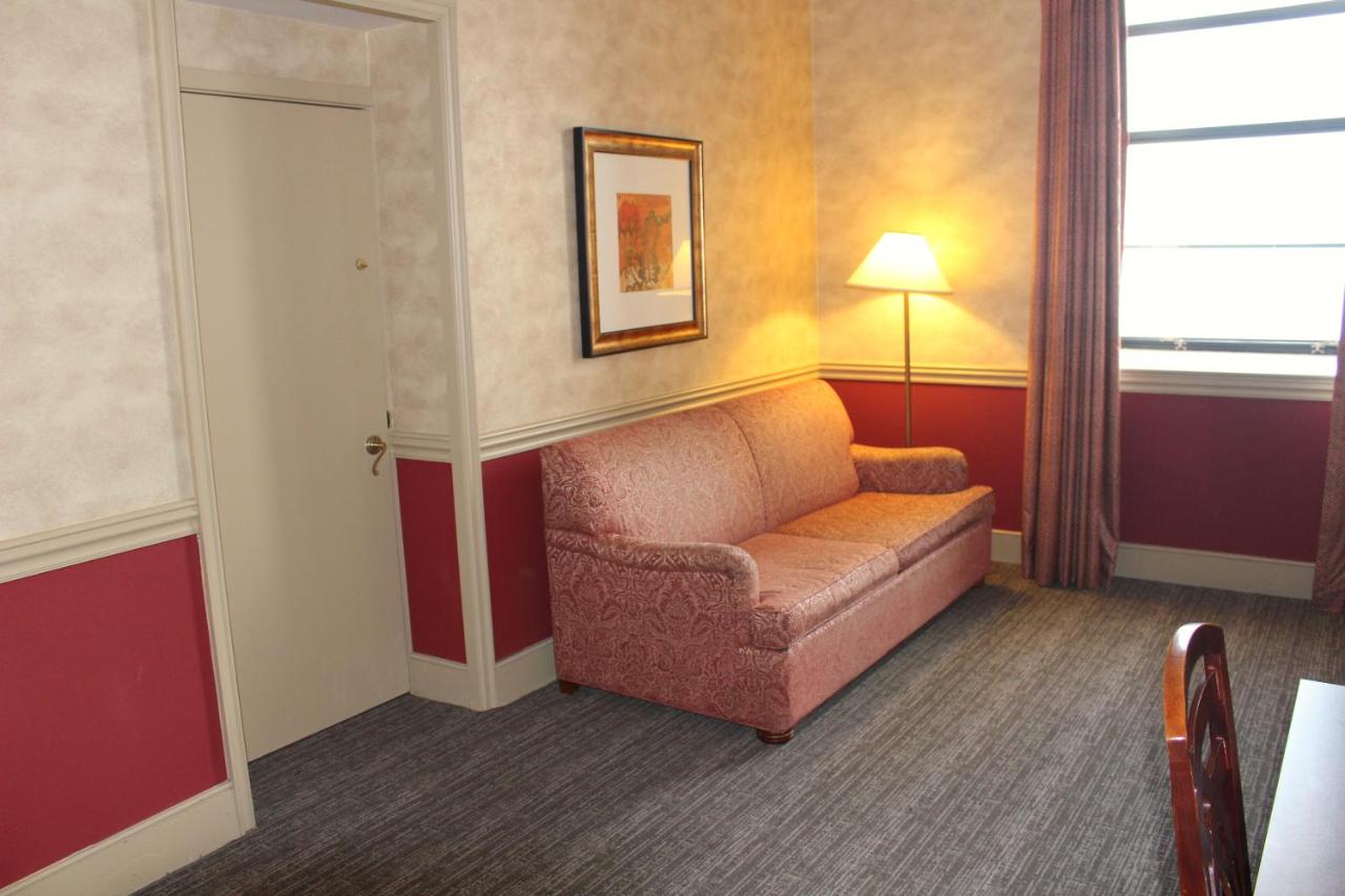 Deluxe King Room with Sofa Bed - River View at Roberts Riverwalk Urban Resort Hotel