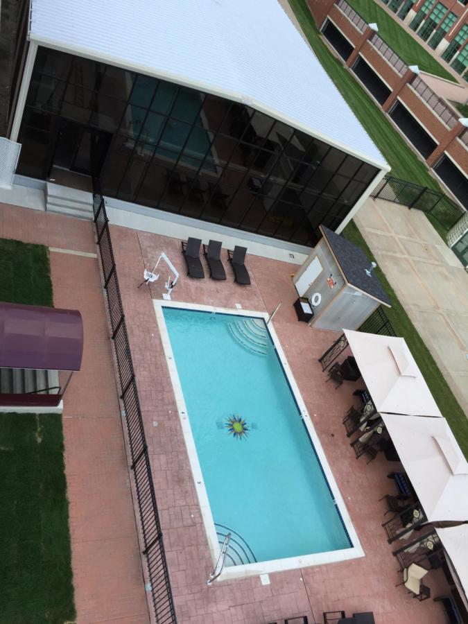Roberts Riverwalk Urban Resort Hotel