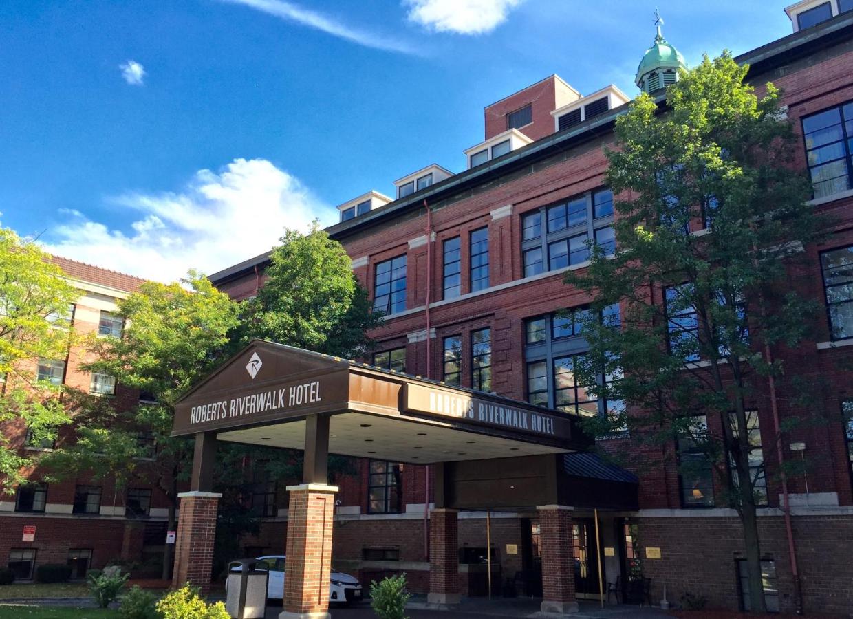  | Roberts Riverwalk Urban Resort Hotel
