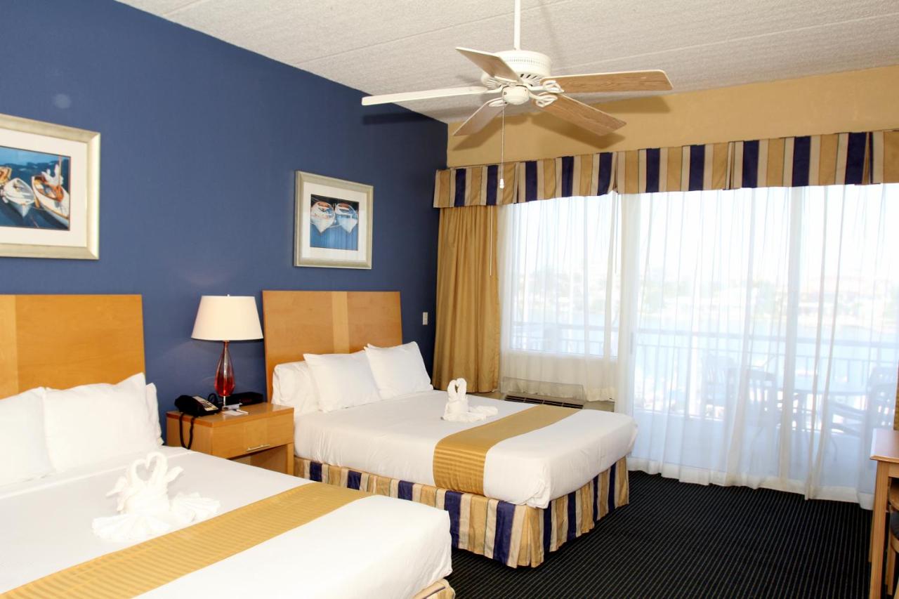 Queen Suite with Bay View at Chart House Suites on Clearwater Bay
