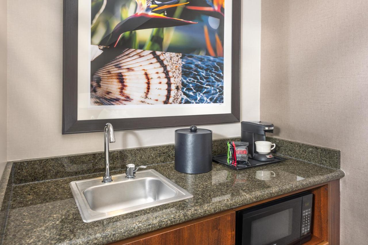Deluxe Corner King Room at Ayres Hotel Laguna Woods - Aliso Viejo