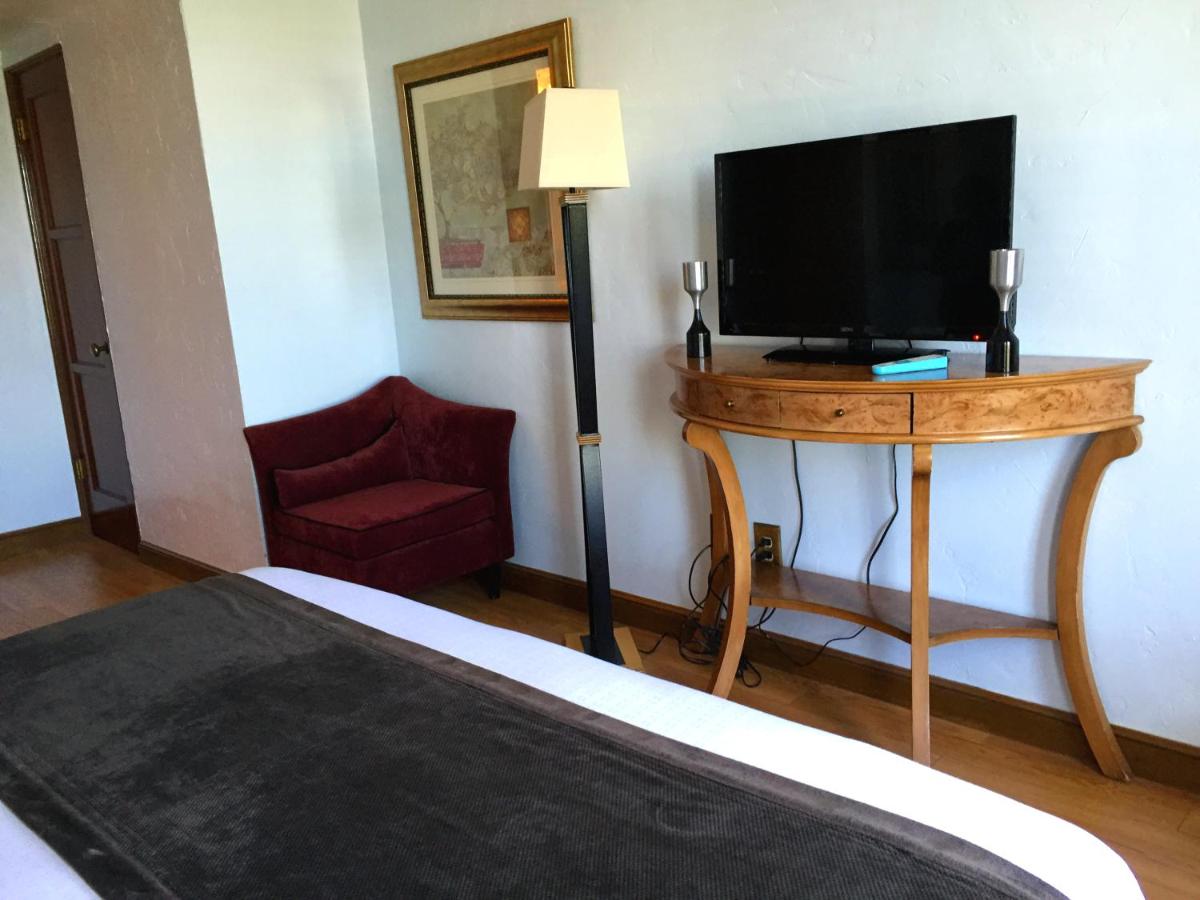 King Suite at Boulder Dam Hotel