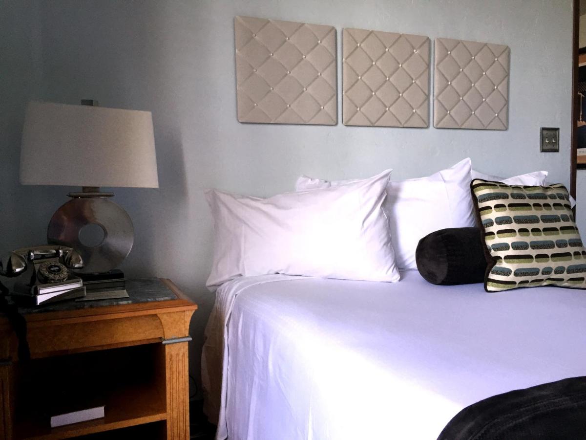 King Suite at Boulder Dam Hotel