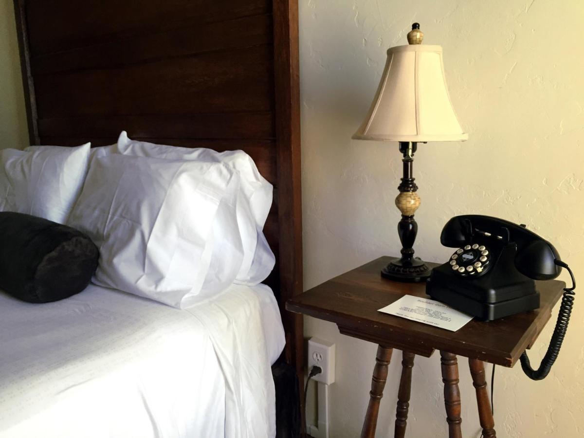 Queen Room at Boulder Dam Hotel