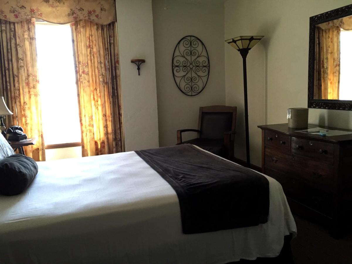 Queen Room at Boulder Dam Hotel
